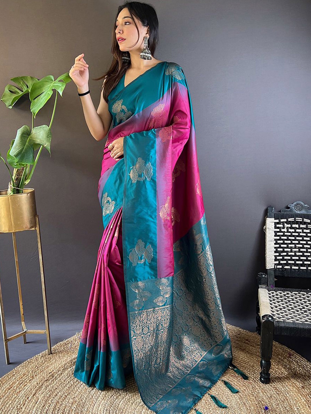 

SGF11 Woven Design Zari Pure Silk Kanjeevaram Saree, Pink