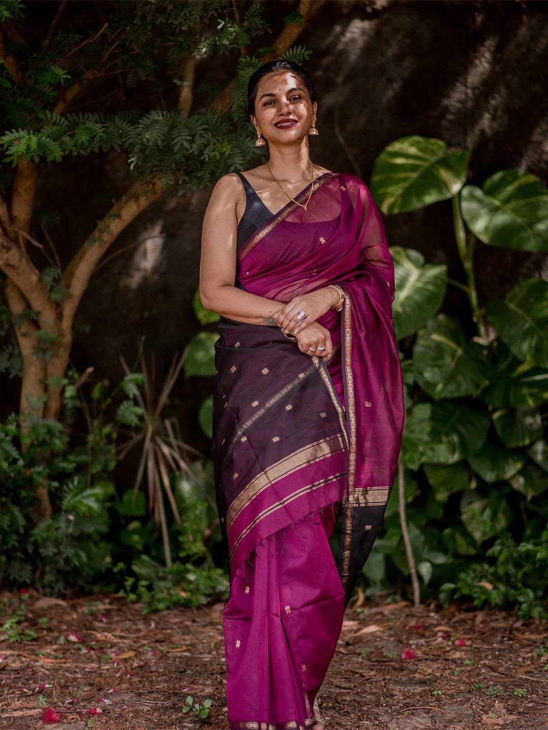 

MORLY Woven Design Zari Silk Blend Kanjeevaram Saree, Purple