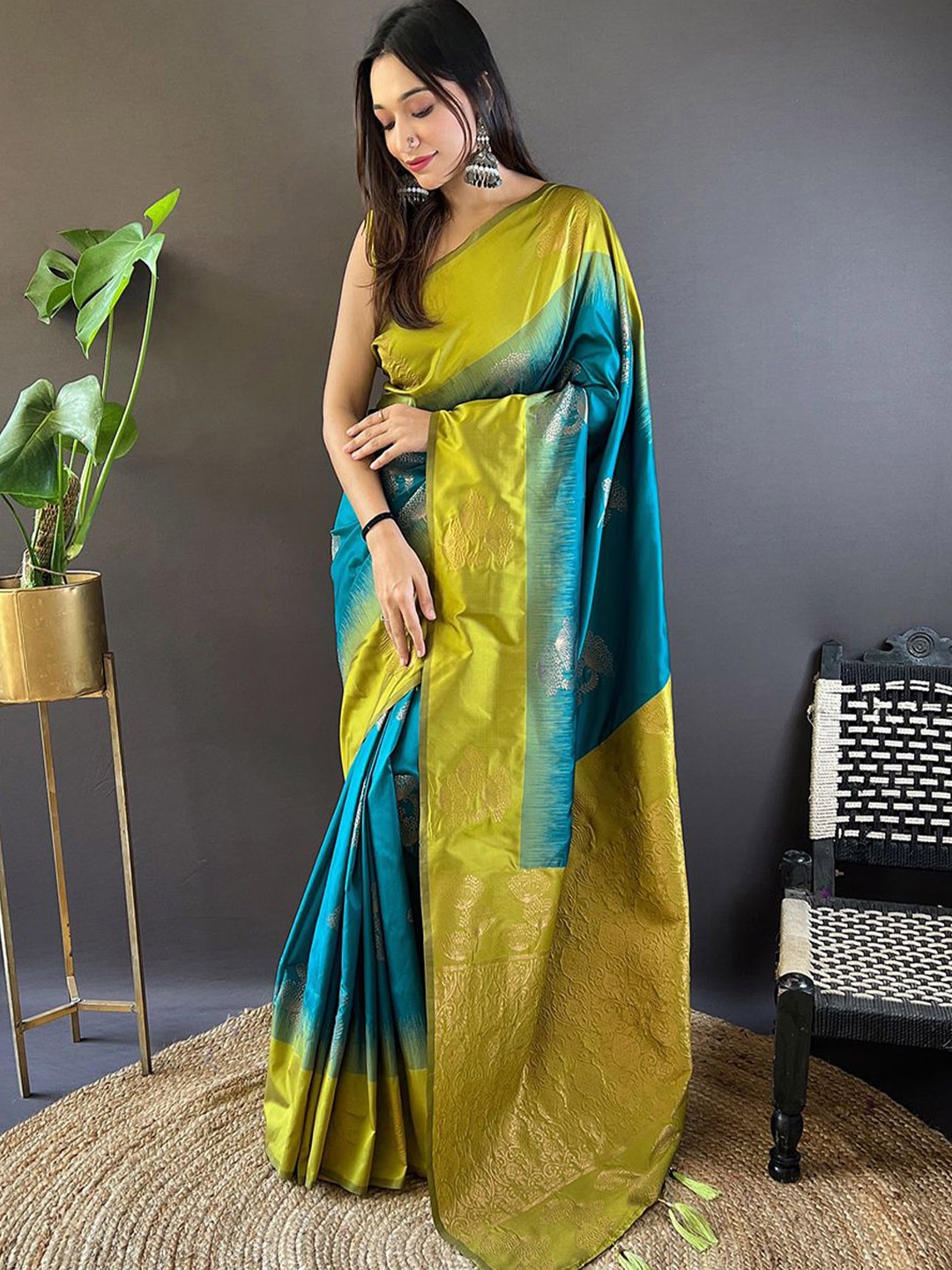 

SGF11 Woven Design Zari Pure Silk Kanjeevaram Saree, Turquoise blue