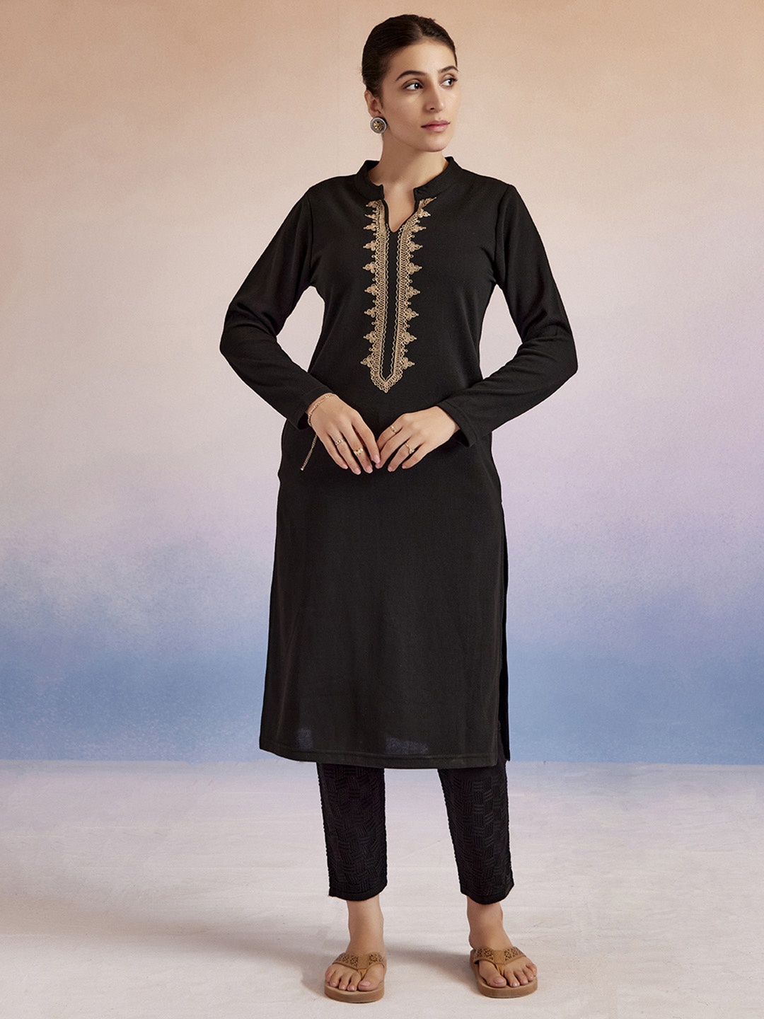 

Jaipur Kurti Women Embroidered Straight Woolen Kurta, Black