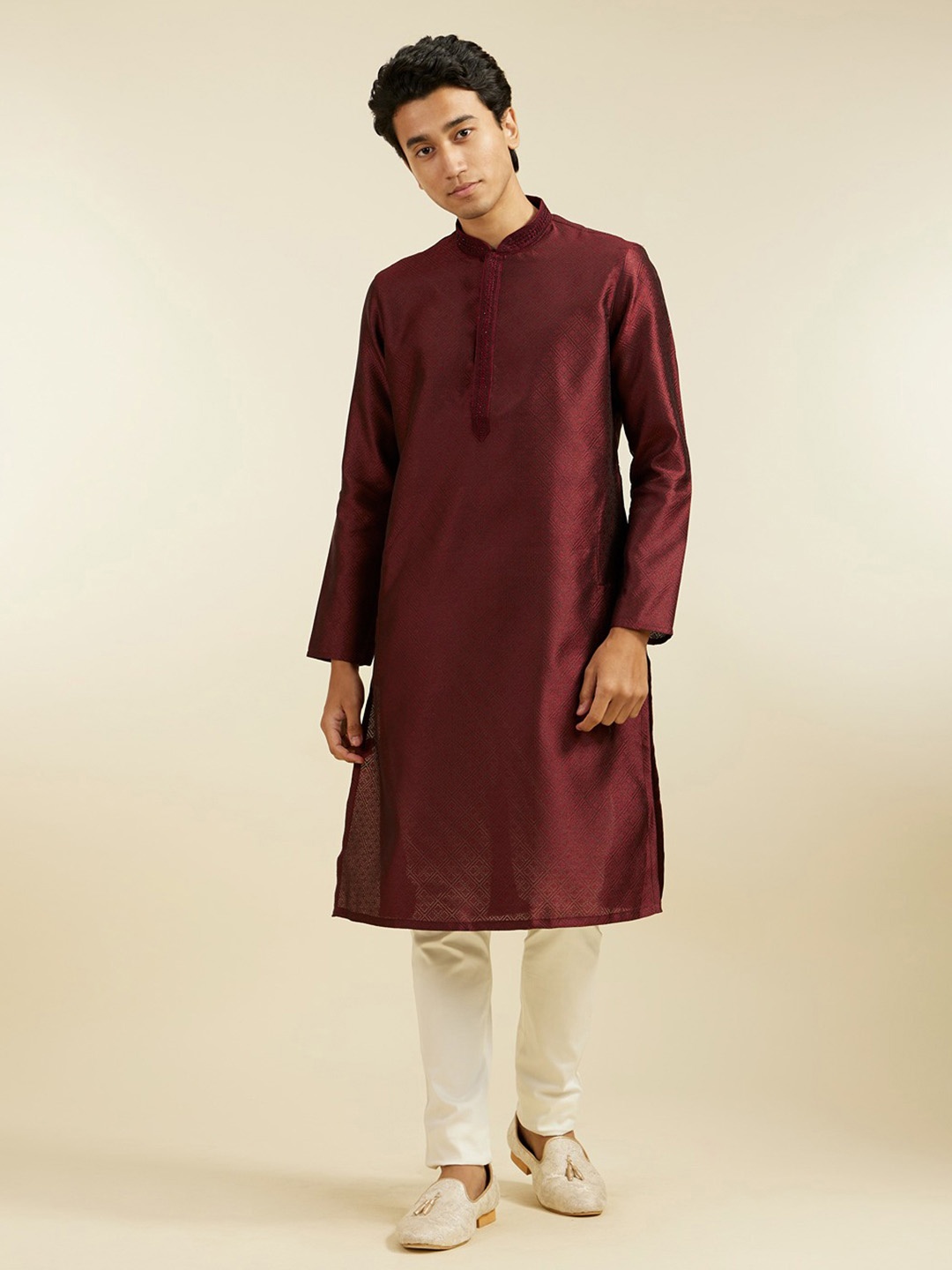 

Diwas by Manyavar Ethnic Motifs Woven Design Mandarin Collar Straight Kurta, Maroon