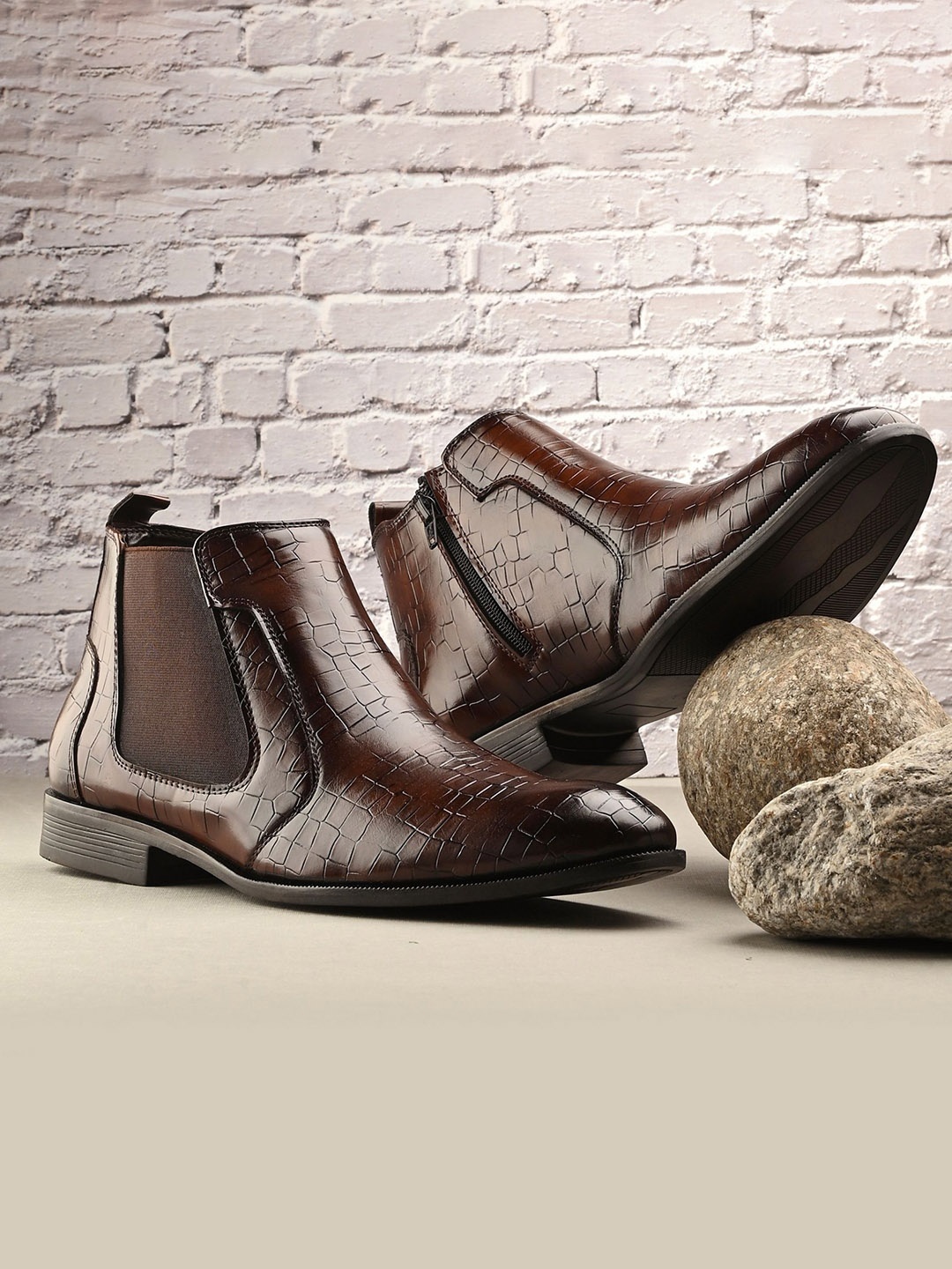 

AfroJack Men Textured Block-Heeled Chelsea Boots, Brown