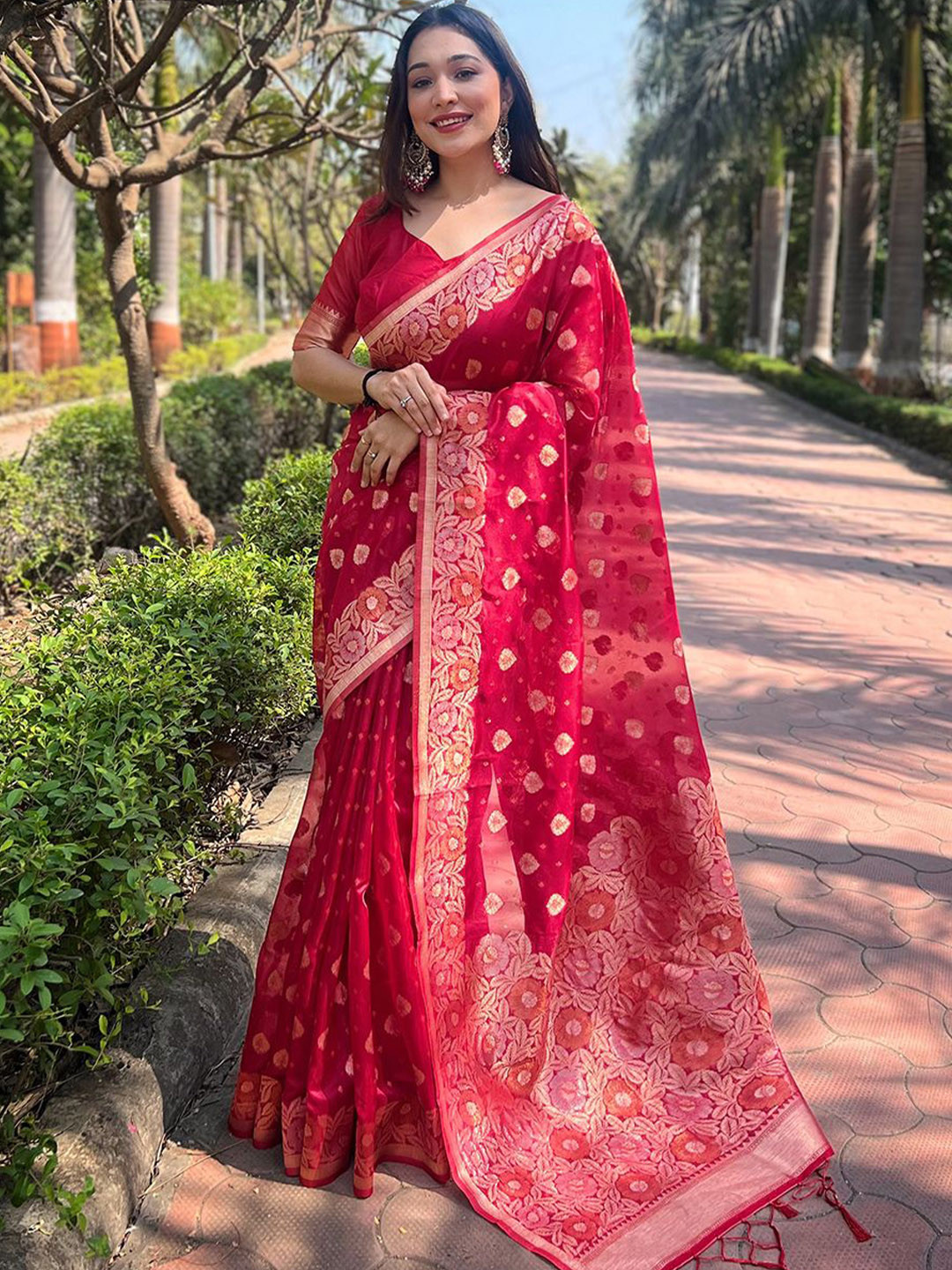 

SGF11 Woven Design Zari Pure Silk Kanjeevaram Saree, Pink