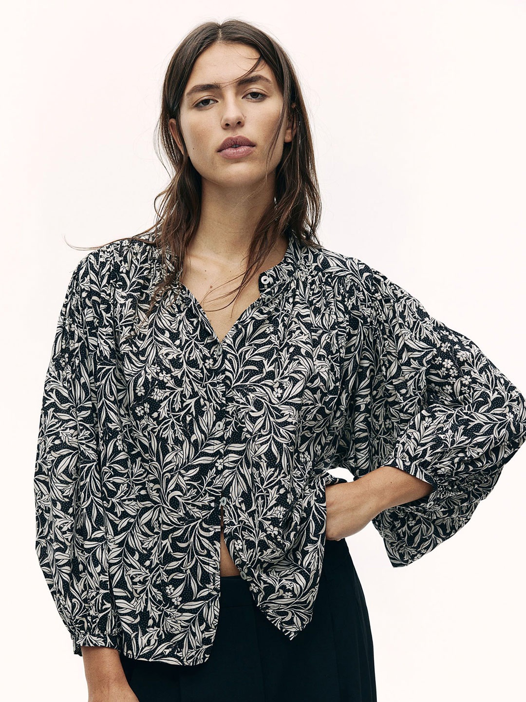 

H&M Balloon-Sleeved Blouse Tops, Black