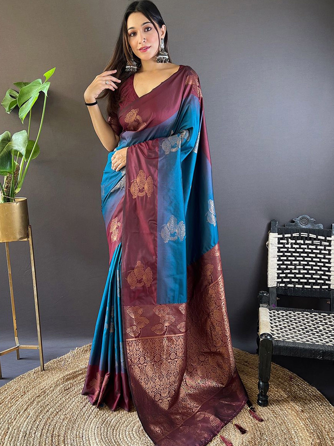 

SGF11 Woven Design Zari Pure Silk Kanjeevaram Saree, Blue