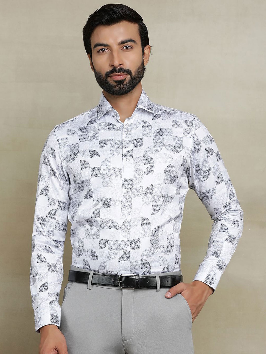 

WYRE Men Spread Collar Floral Printed Cotton Slim Fit Semiformal Shirt, White