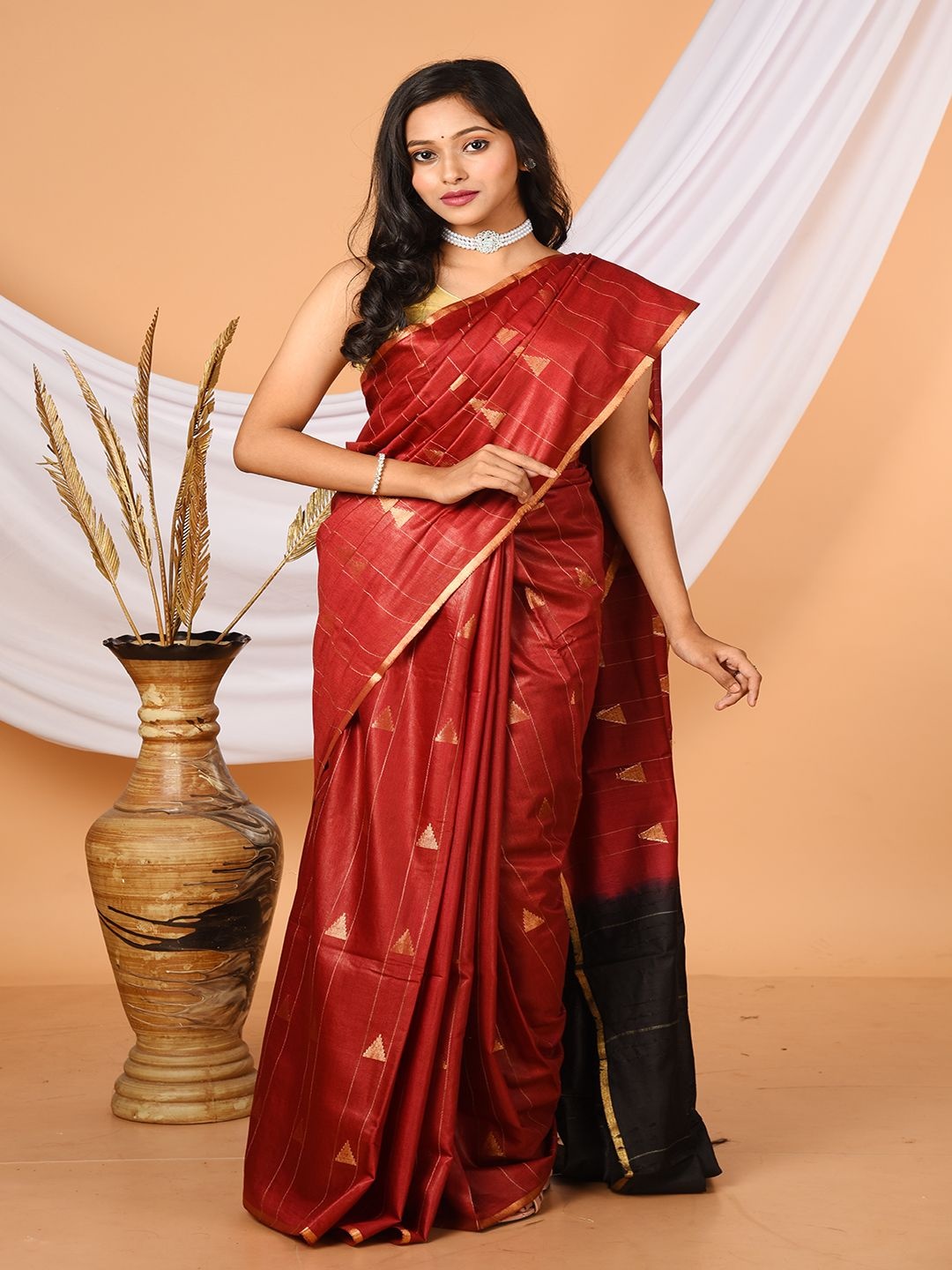 

Laa Calcutta Woven Design Zari Pure Silk Bhagalpuri Saree, Maroon