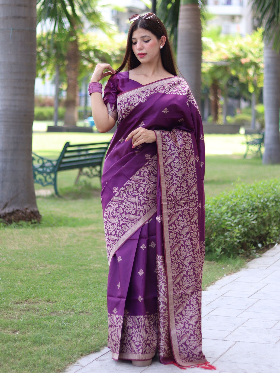 

AWRIYA Ethnic Motifs Pure Silk Baluchari Saree, Purple