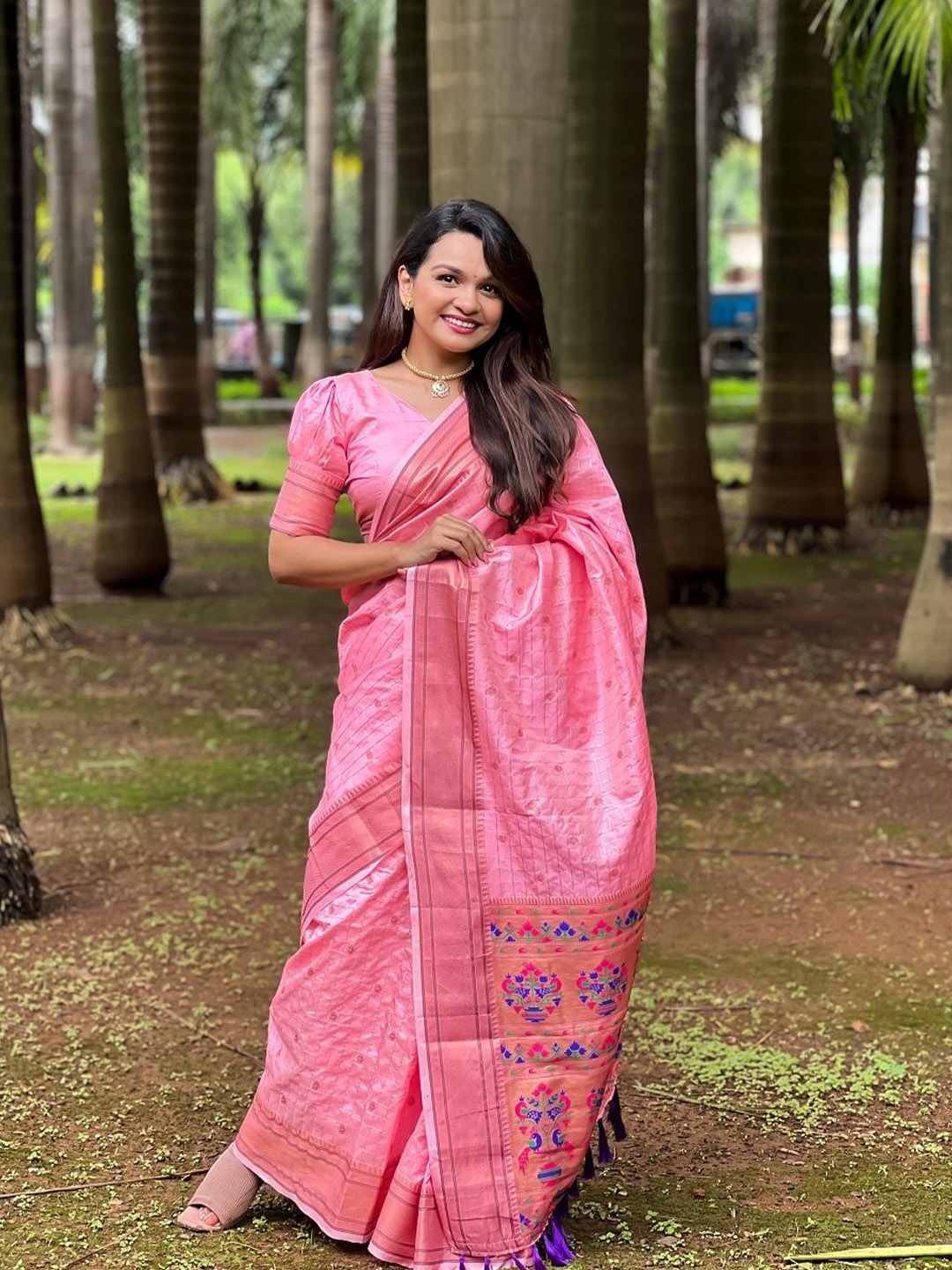 

SGF11 Woven Design Zari Pure Silk Traditional Kanjeevaram Saree, Pink