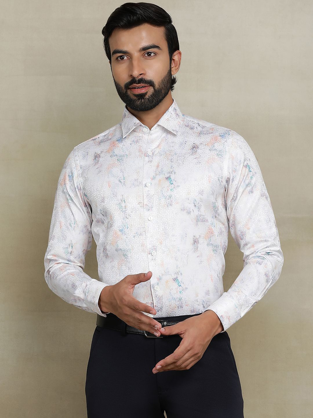 

JB STUDIO Men Spread Collar Floral Printed Cotton Slim Fit Semiformal Shirt, Off white