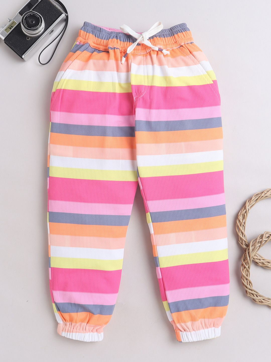 

BAATCHEET Kids Colourblocked Mid-Rise Cotton Joggers, Pink