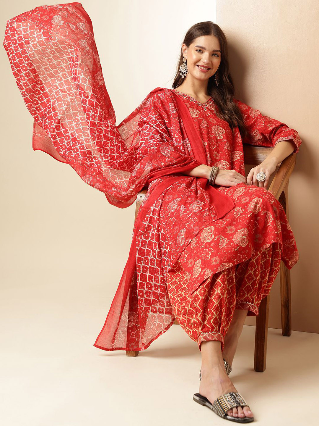 

Anouk Floral Printed V-Neck Regular Pure Cotton Kurta With Salwar With Dupatta, Red