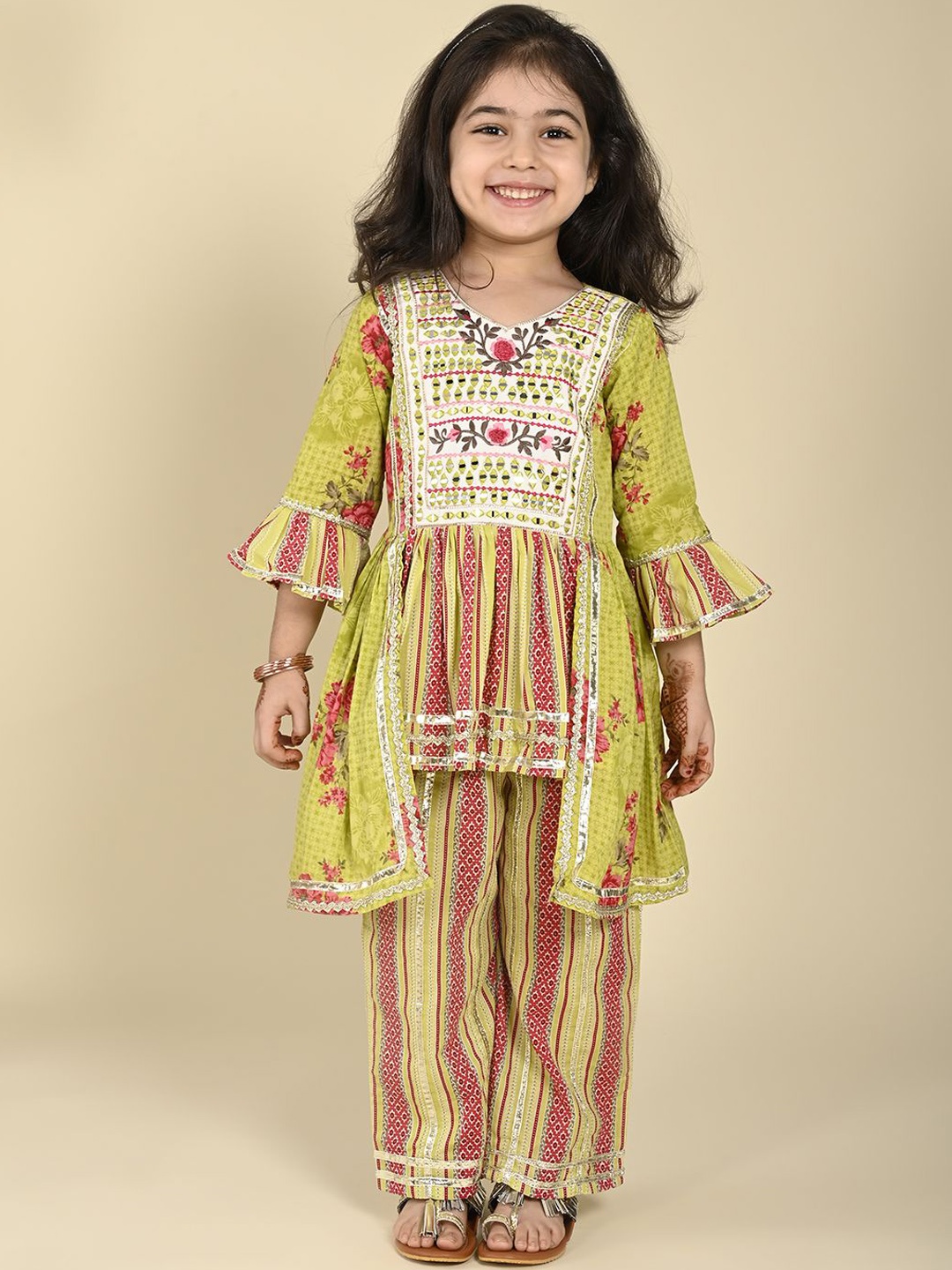 

LIL PITAARA Girls Floral Printed Bell Sleeves Pure Cotton Anarkali Kurta with Trousers, Green