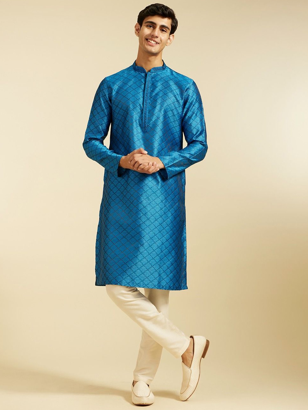 

Diwas by Manyavar Men Ethnic Motifs Woven Design Mandarin Collar Straight Kurta, Blue