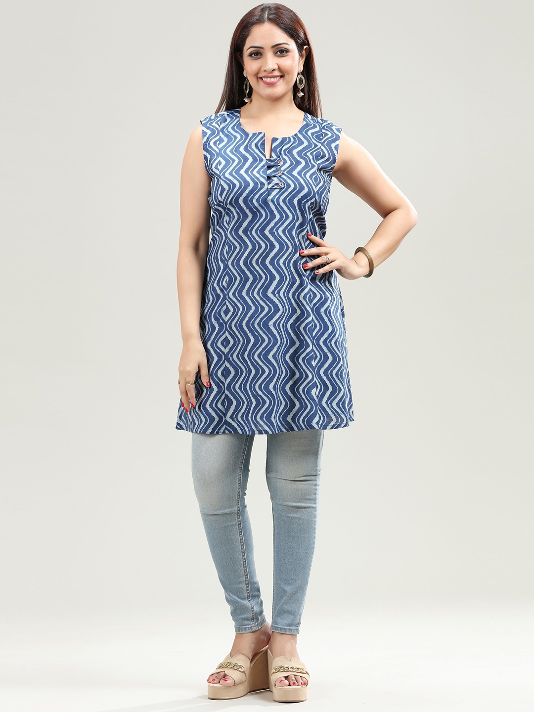 

COTTON CULTURE Women Chevron Printed Pure Cotton Kurti, Navy blue