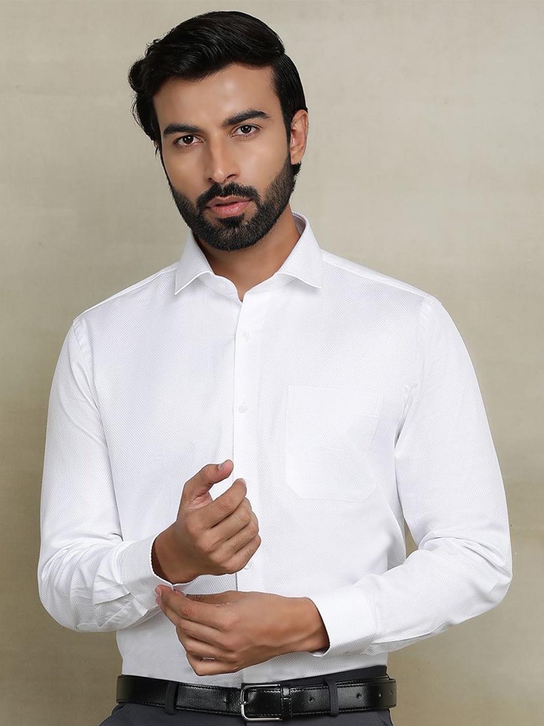 

JADE BLUE Men Cutaway Collar Textured Cotton Casual Shirt, White