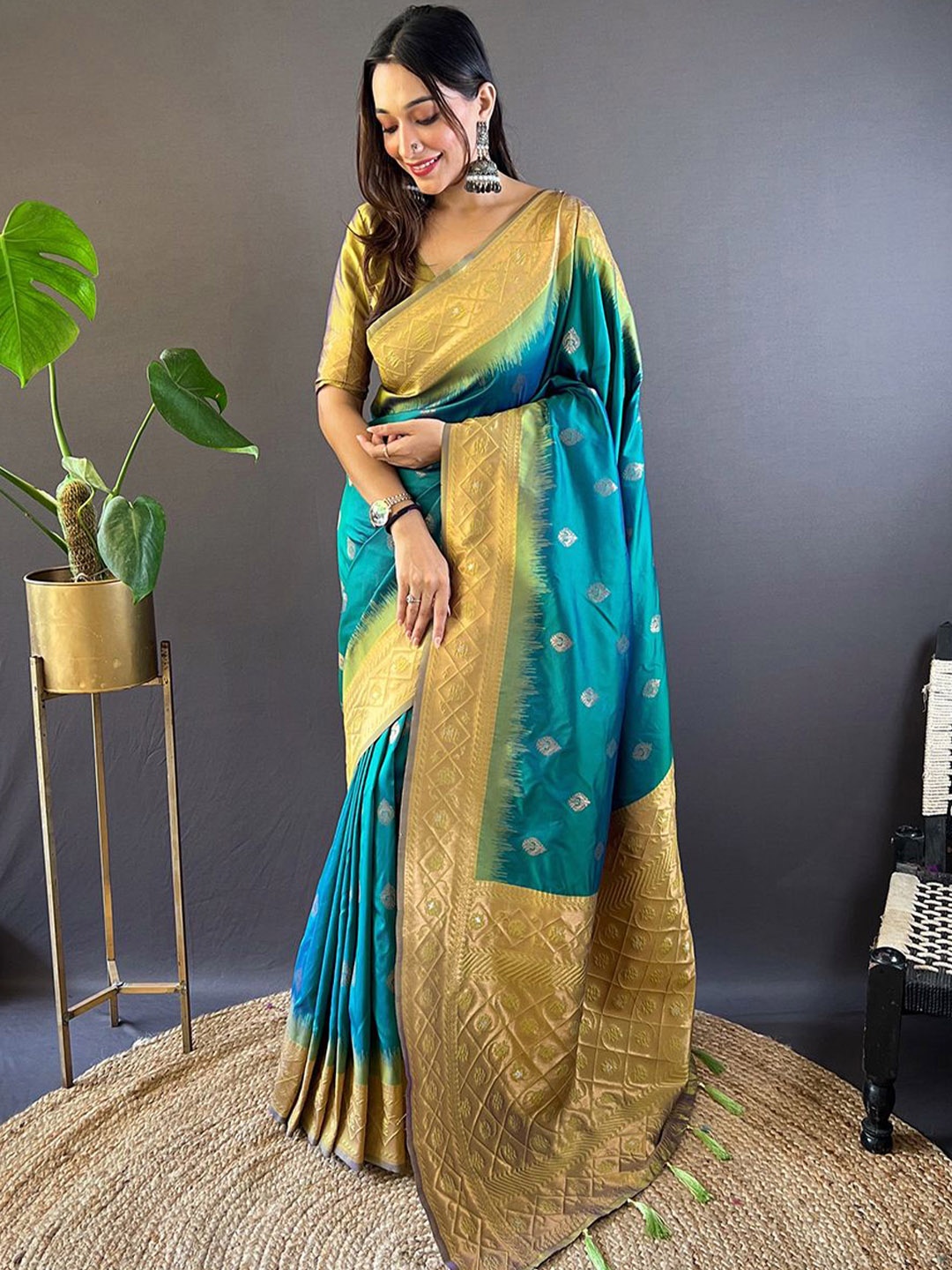 

SGF11 Woven Design Zari Pure Silk Kanjeevaram Saree, Turquoise blue