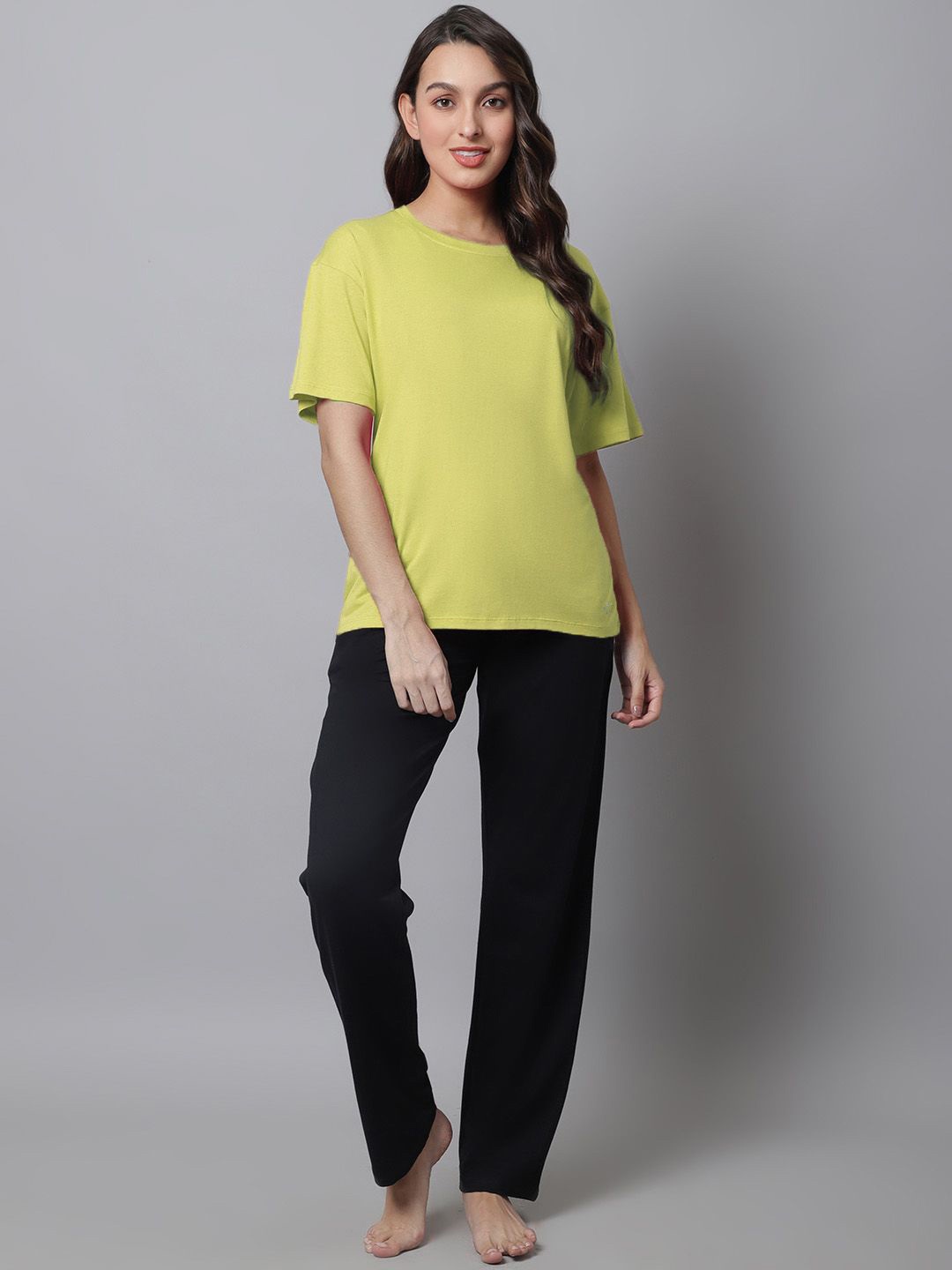 

Kanvin Women Solid Pure Cotton Night suit, Yellow