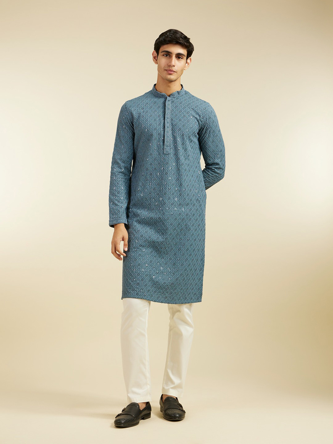 

Diwas by Manyavar Floral Embroidered Sequinned Mandarin Collar Straight Kurta, Blue