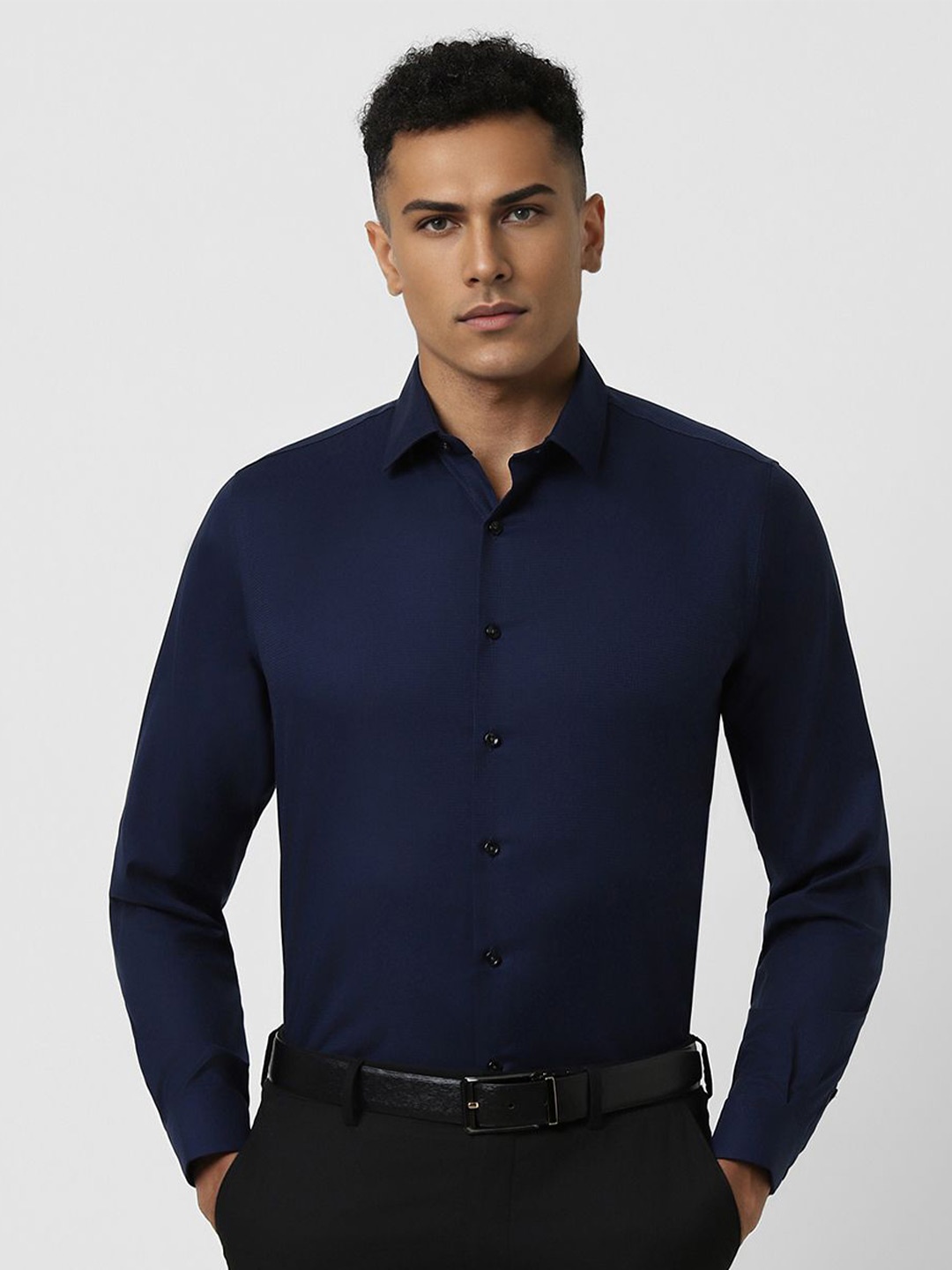 

Van Heusen Men Spread Collar Solid Cotton Slim Fit Formal Shirt, Navy blue