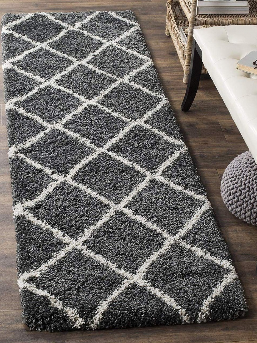 

Banchmark Home Furnishings Grey & White Geometric Woollen Shaggy Carpet