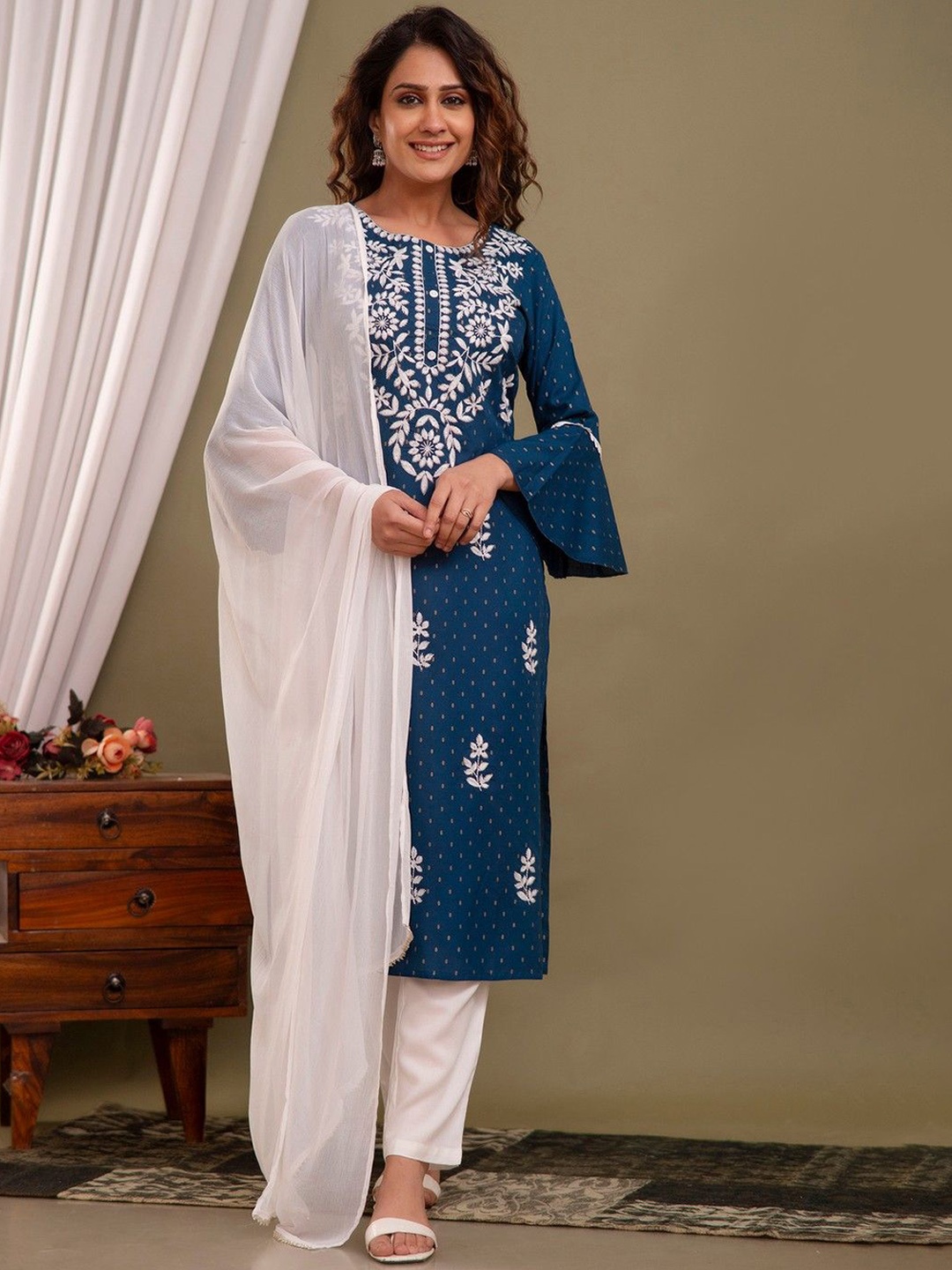 

FASHION FEMINA LUDHIANA Women Ethnic Motifs Embroidered Regular Thread Work Kurta with Trousers & With, Blue