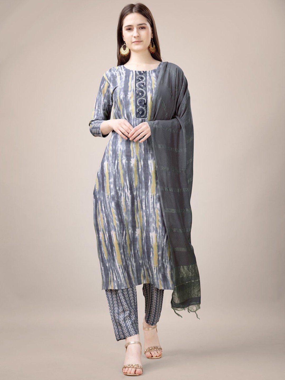 

KAYOMMI Abstract Printed Regular Thread Work Straight Kurta with Churidar & Dupatta, Grey