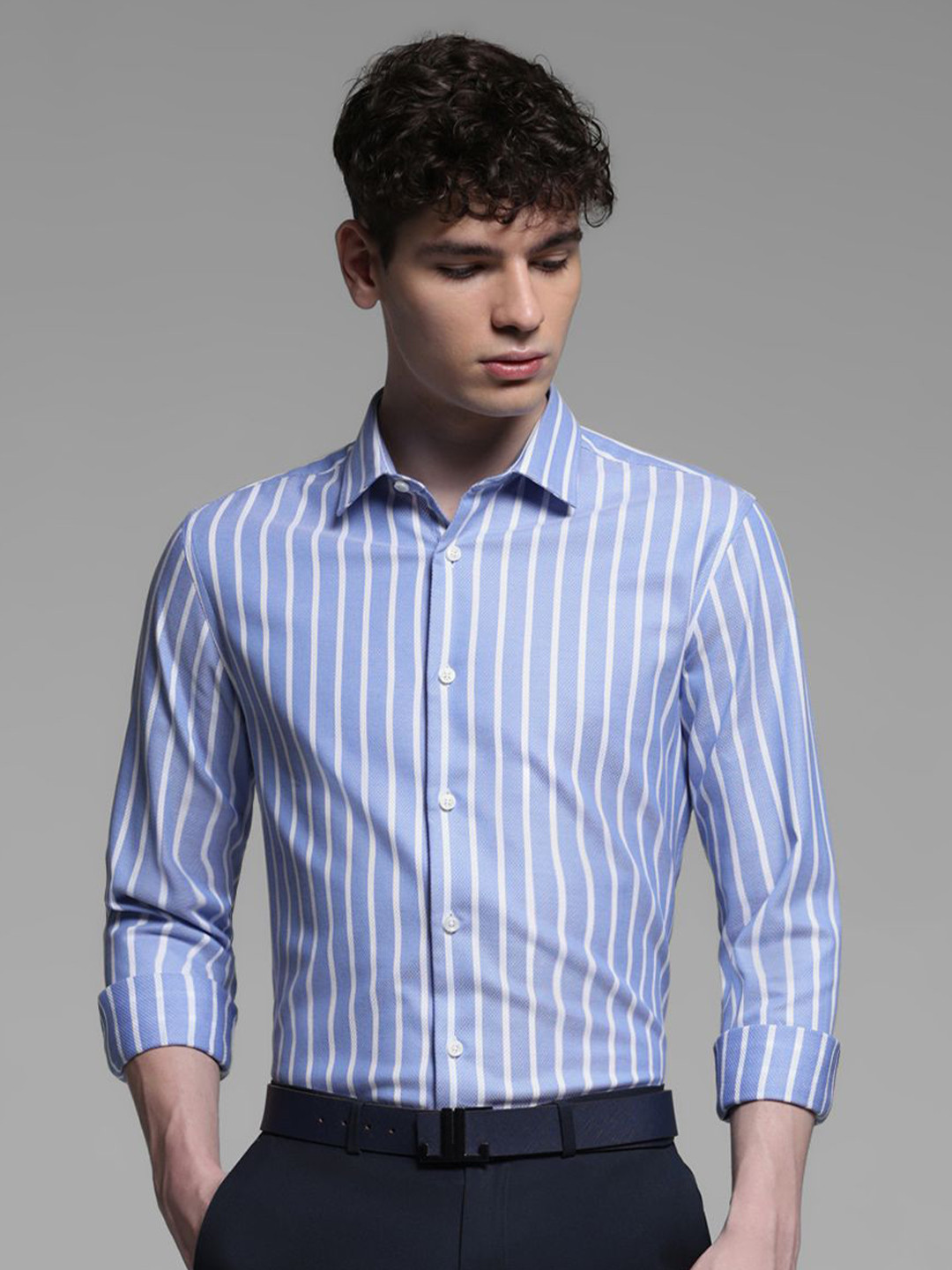 

Jack & Jones Men Spread Collar Vertical Striped Cotton Slim Fit Casual Shirt, Blue