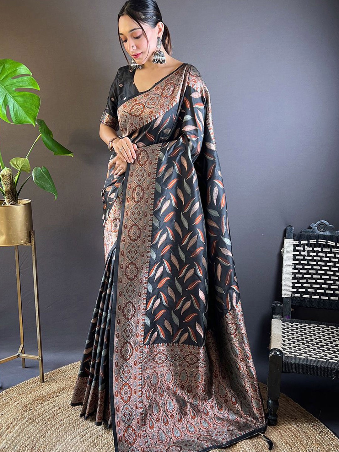 

SGF11 Pure Silk Woven Design Zari Kanjeevaram Saree, Black