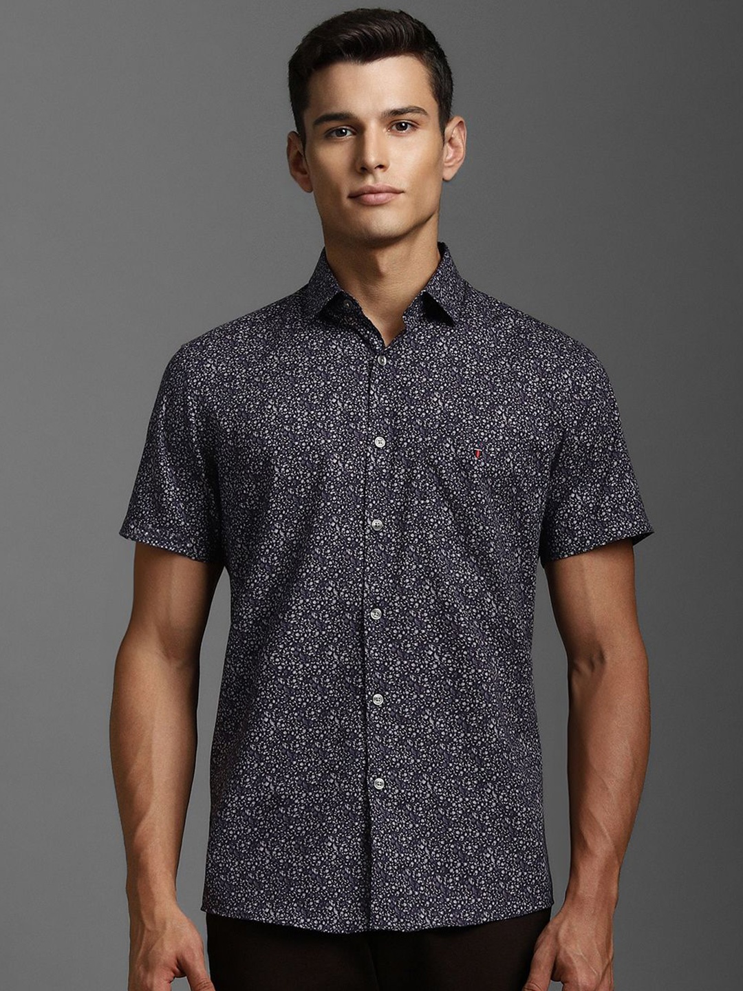 

Louis Philippe Sport Men Slim Fit Floral Printed Shirt, Navy blue
