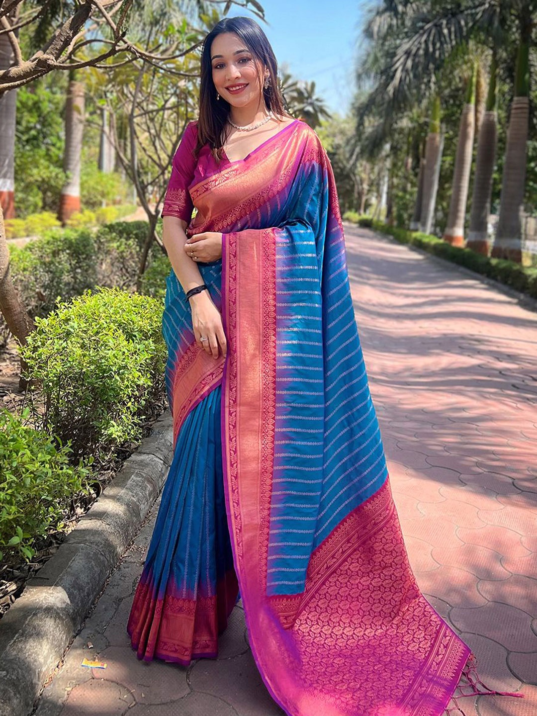 

SGF11 Woven Design Zari Pure Silk Kanjeevaram Saree, Blue