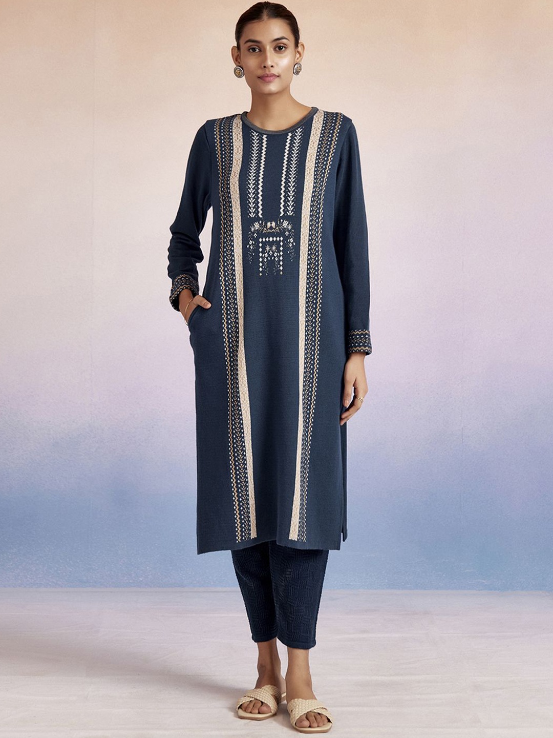 

Jaipur Kurti Women Jacquard Straight Woolen Kurta, Blue