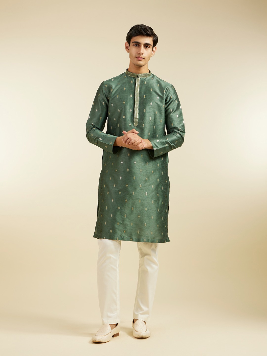 

Diwas by Manyavar Men Embroidered Mandarin Collar Straight Kurta, Green