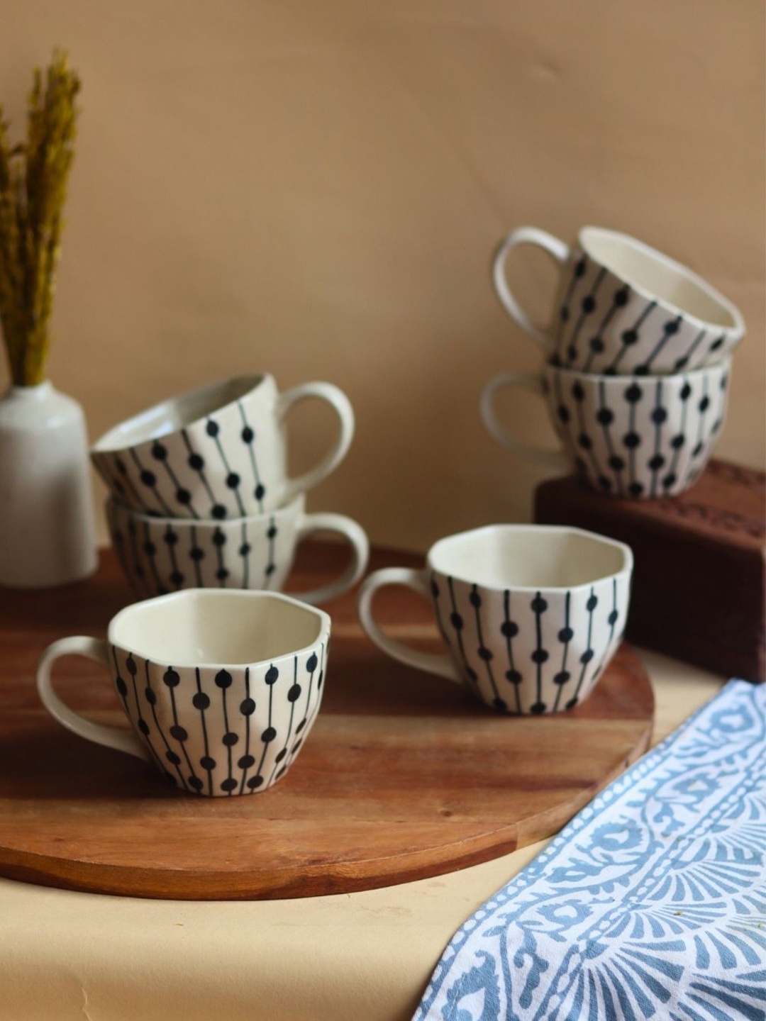 

WEAVING HOMES White & Black 6 Pieces Geometric Printed Ceramic Glossy Mugs 220ml