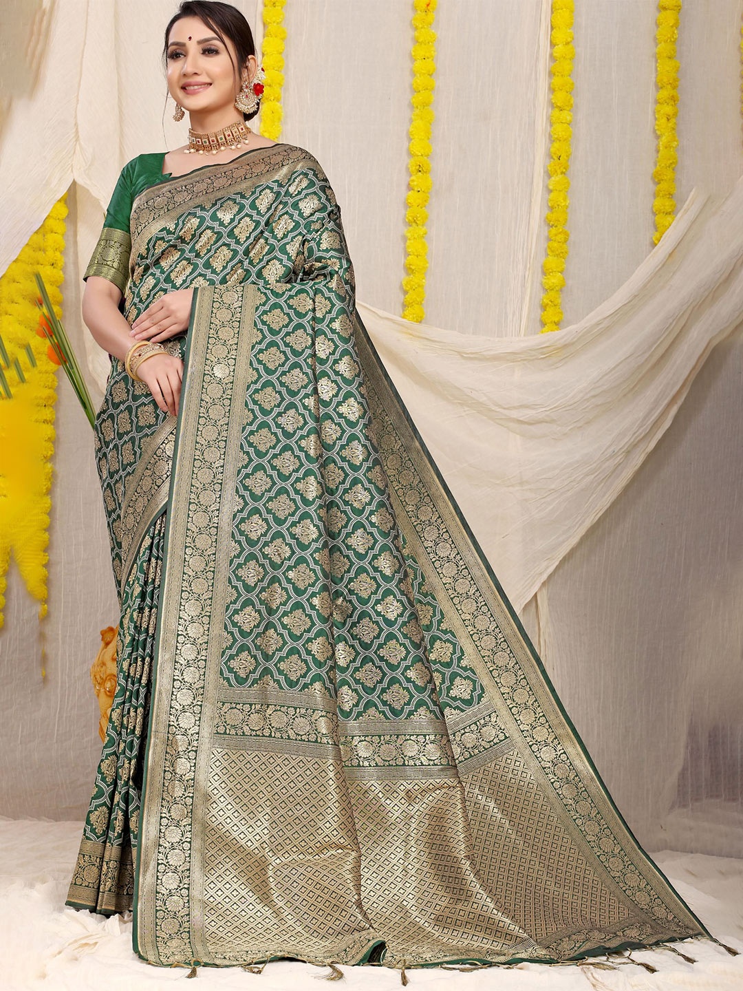 

Royal Rajgharana Saree Ethnic Motifs Zari Pure Silk Banarasi Sarees, Green