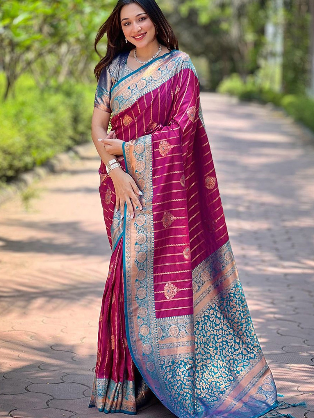 

SGF11 Woven Design Zari Pure Silk Kanjeevaram Saree, Magenta