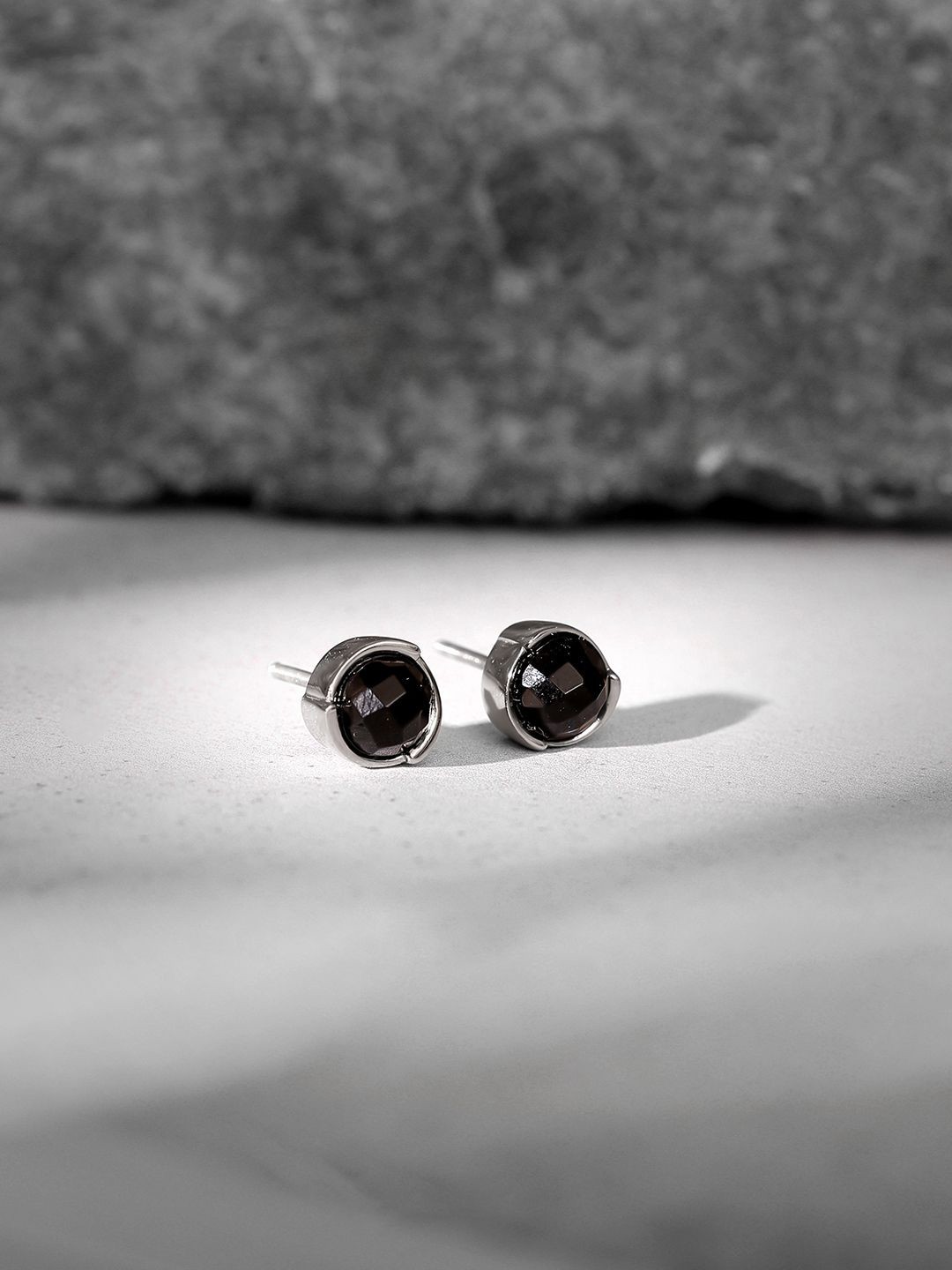 

GIVA 925 Sterling Silver Rhodium-Plated Stone Studded Studs, Black