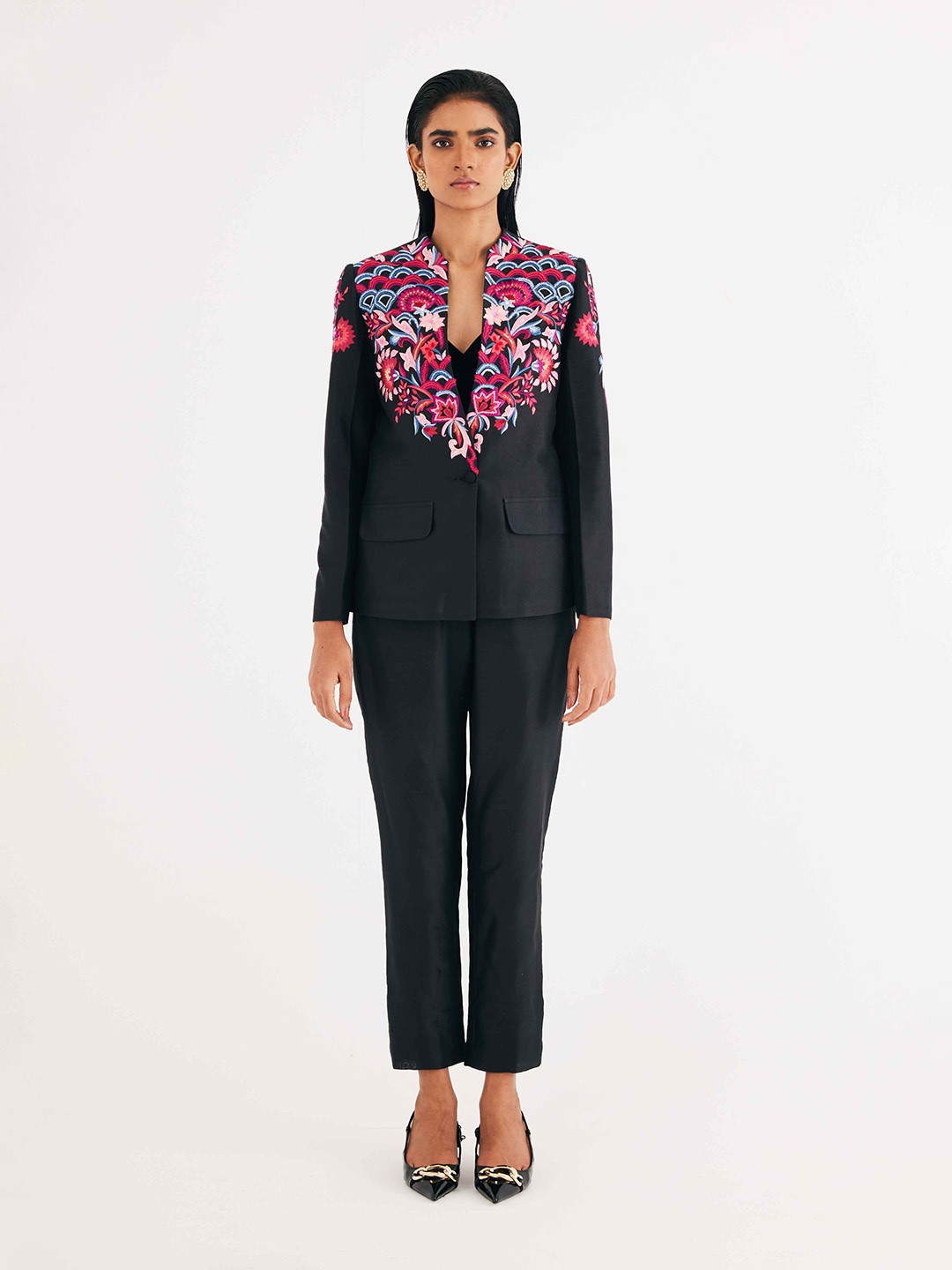 

BETRUE Women Floral Embroidered Silk Tailored Jacket, Black
