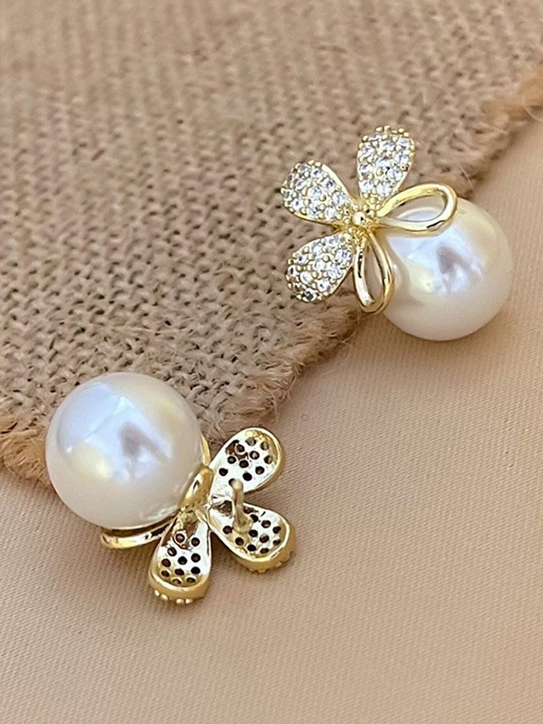 

Krelin Gold-Plated Stainless Steel Contemporary Studs