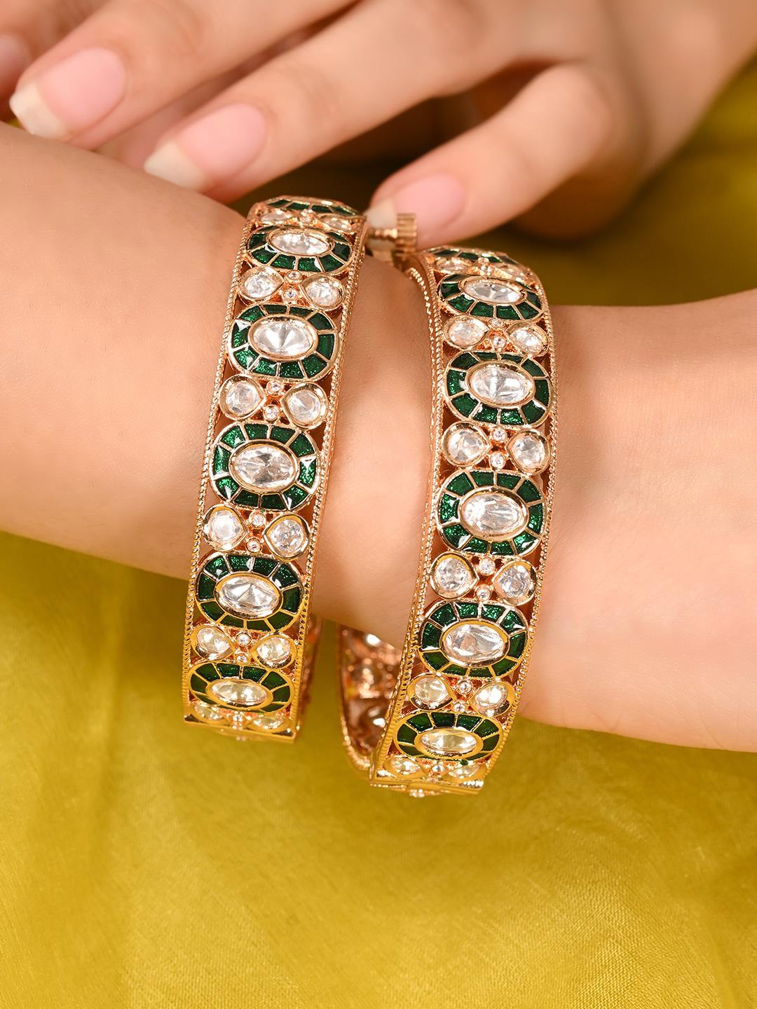 

RATNAVALI JEWELS Set Of 2 Gold-Plated Kundan Stone-Studded Bangles