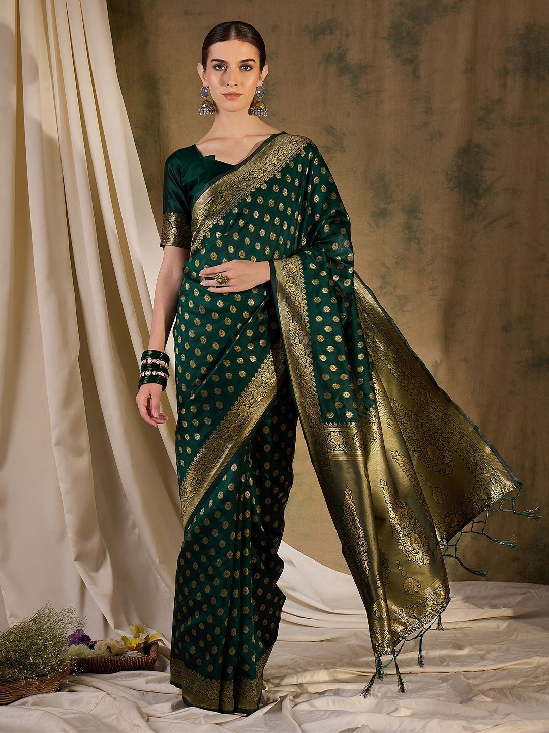 

Maroosh Ethnic Motifs Zari Silk Blend Banarasi Saree, Green