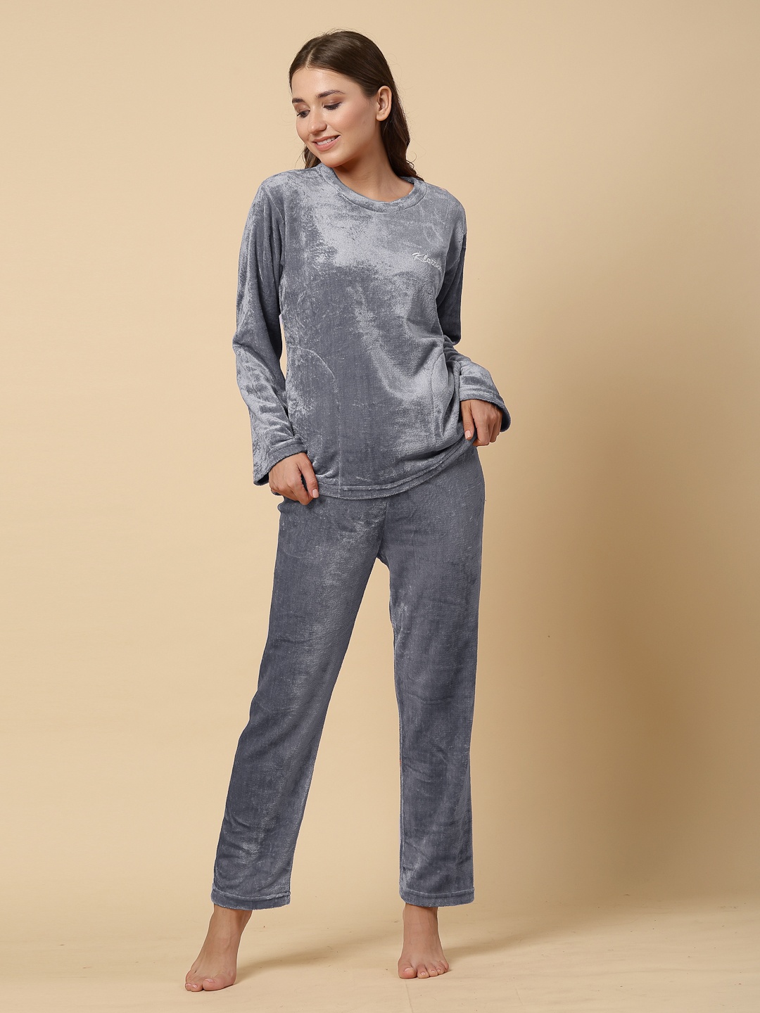 

KLOTTHE Women Solid Woolen Night Suit, Grey