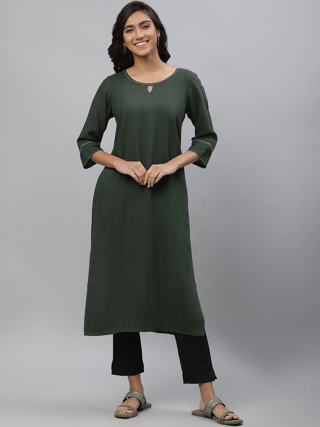 

AURELIA Women Keyhole Neck Thread Work Kurta, Green