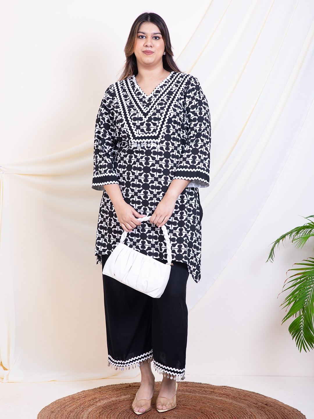 

DEEBACO Plus Size Printed Tunic & Palazzo Co-Ords, Black