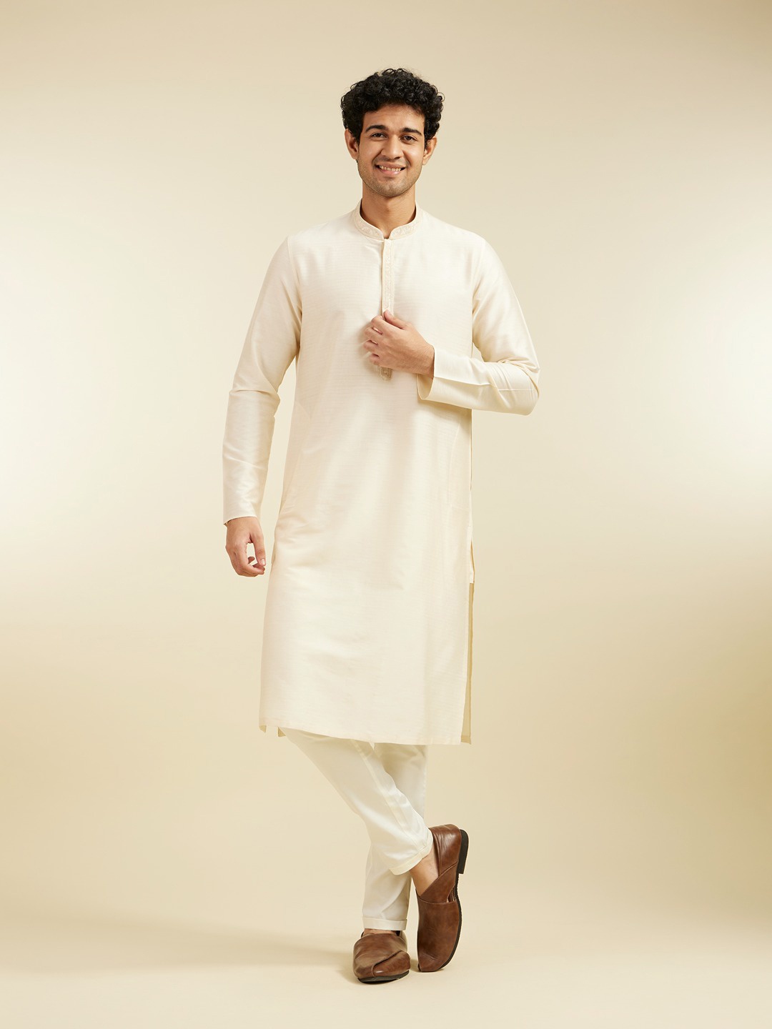 

Diwas by Manyavar Men Mandarin Collar Gotta Patti Straight Kurta, Cream