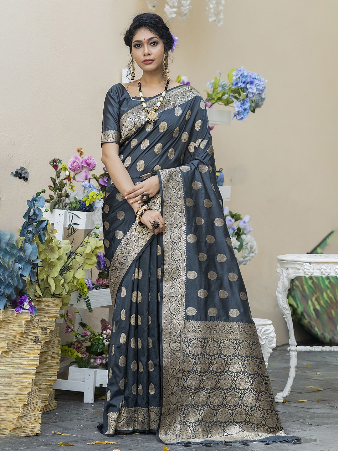 

AWRIYA Women Woven Design Zari Pure Silk Banarasi Saree, Grey