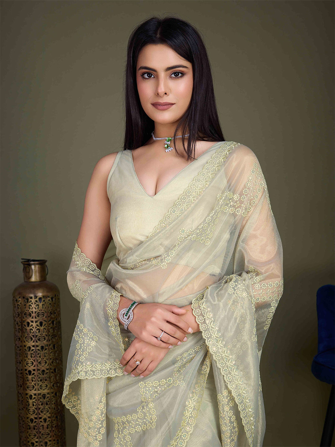 

Mitera Women Floral Embroidered Net Saree, Green
