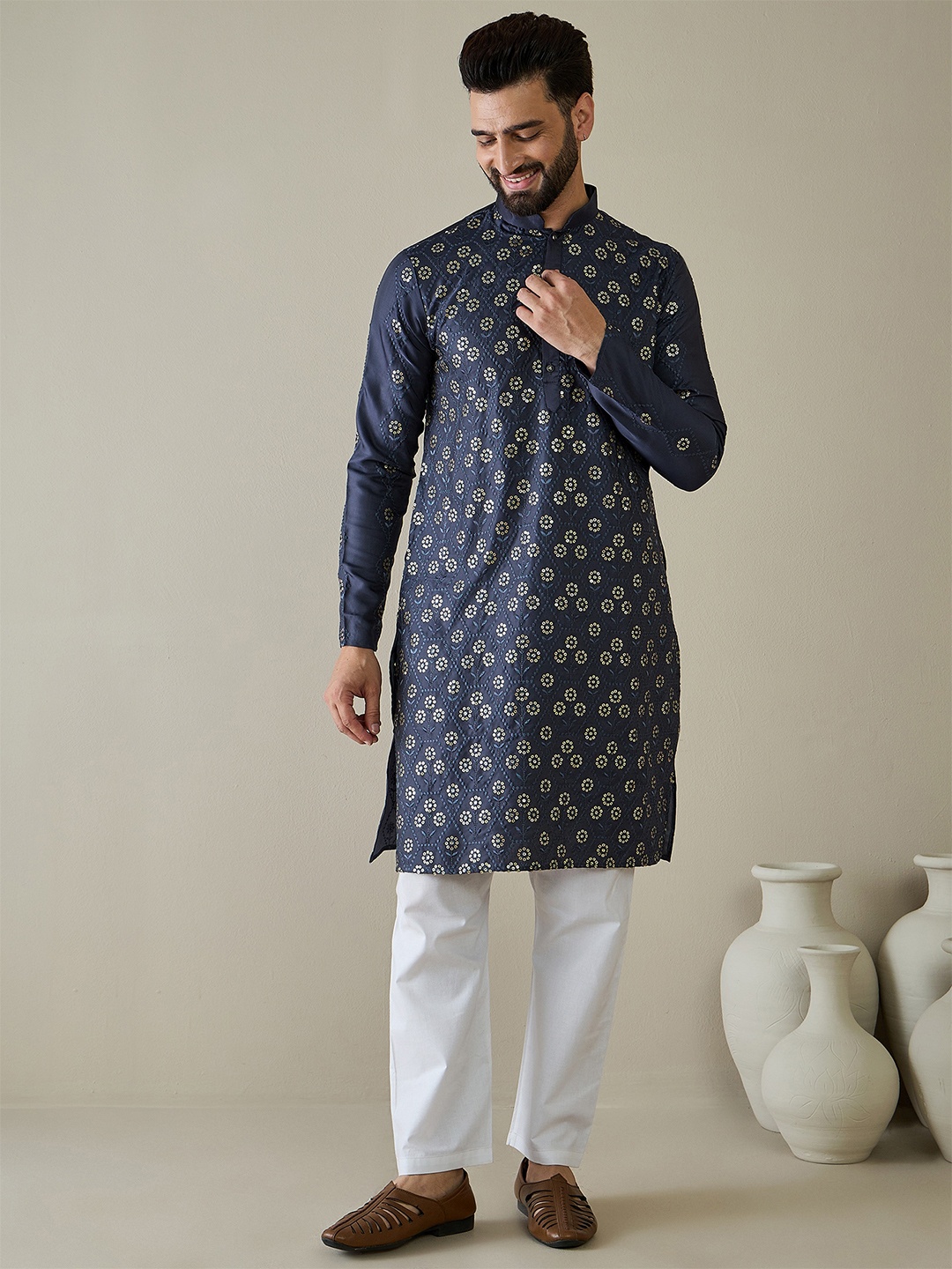 

Anouk Men Floral Embroidered Thread Work Kurta, Navy blue