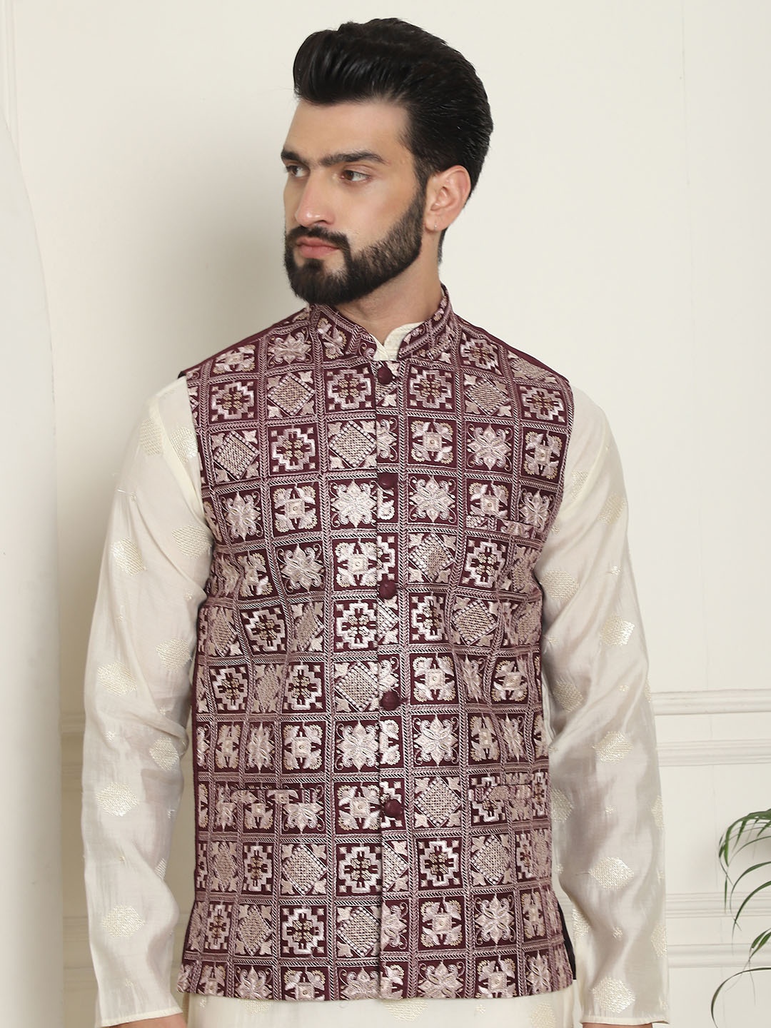 

SOJANYA LUXE Men Embroidered Mandarin Collar Nehru Jackets, Maroon