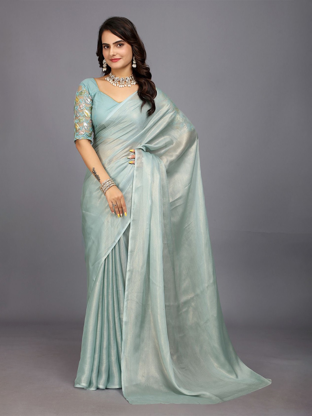 

Aardiva Sequinned Embroidered Saree, Blue